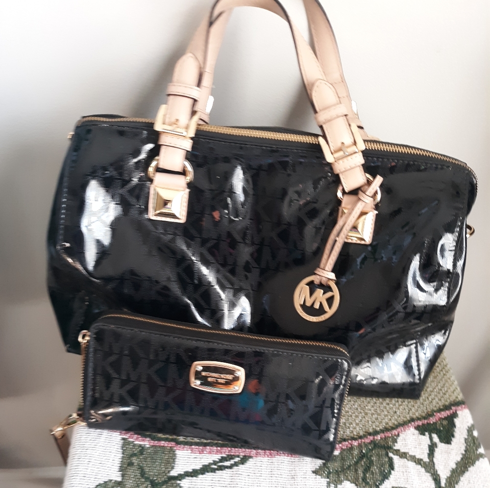 AUTHENTIC Michael Kors Handbag and Wallet